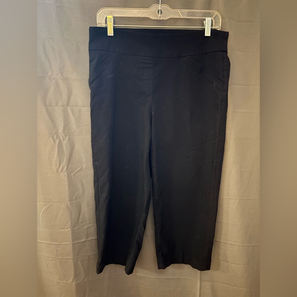 Black Stretchy Juniors Capri’s Size 12